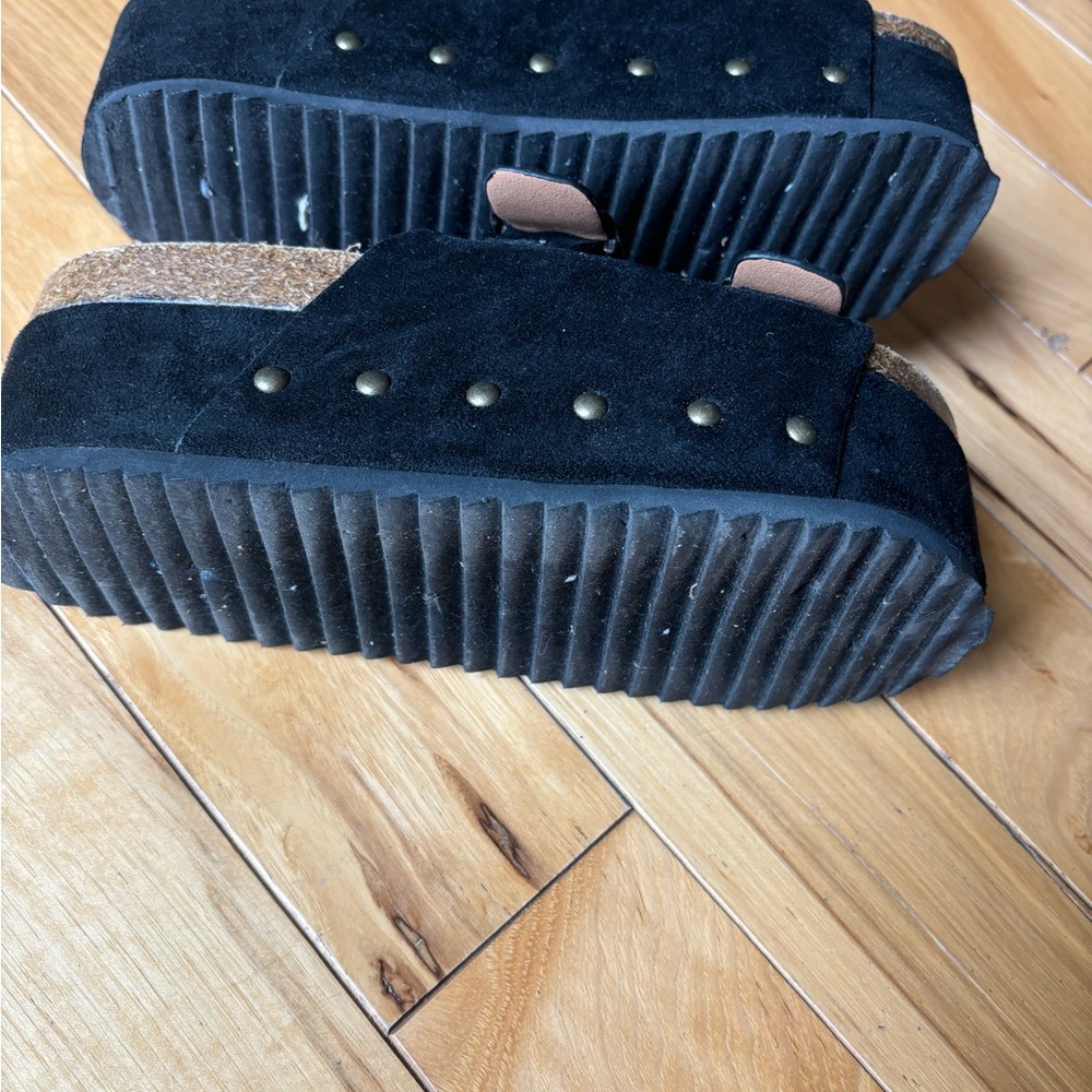Stylish Black Suede Platform Sandals - Picture 7 of 8